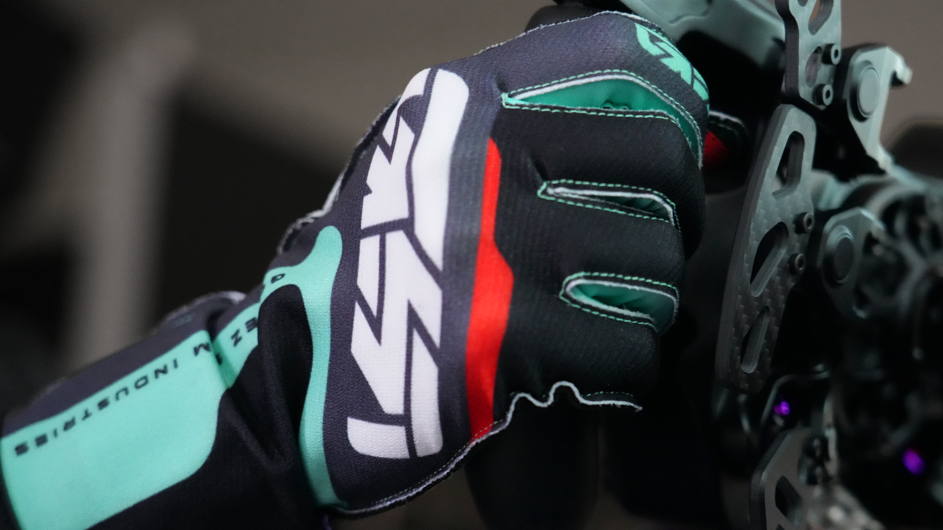 "Era" AeroFlex Long Gloves