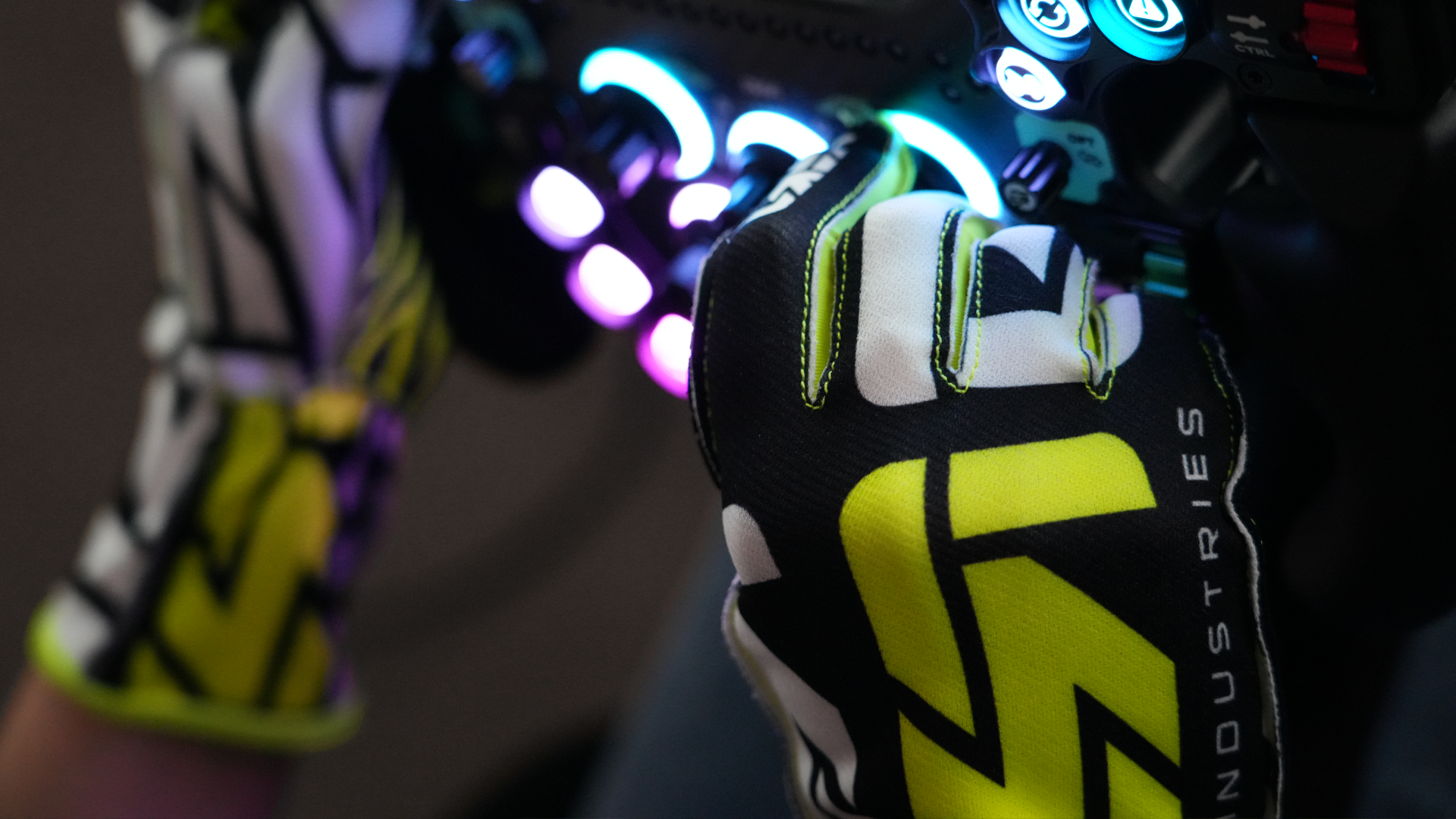"Interlock" AeroFlex Long Gloves